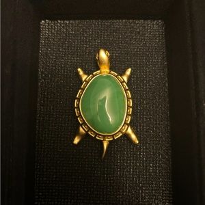 Avon Turtle Brooch Gold Toned Green Stone Vintage